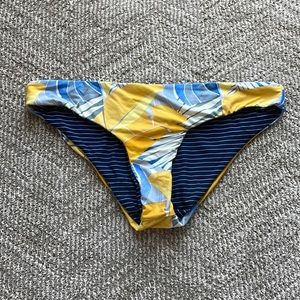 Carve designs reversible bikini bottom, size m